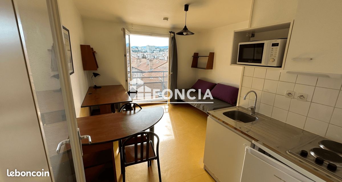 Appartement 1 pièce 18 m² · à Saint-Étienne · 18 m² · 300 €