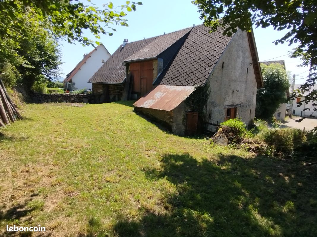 Maison 6 pièces 160 m² · à Messeix · 160 m² · 35 000 €