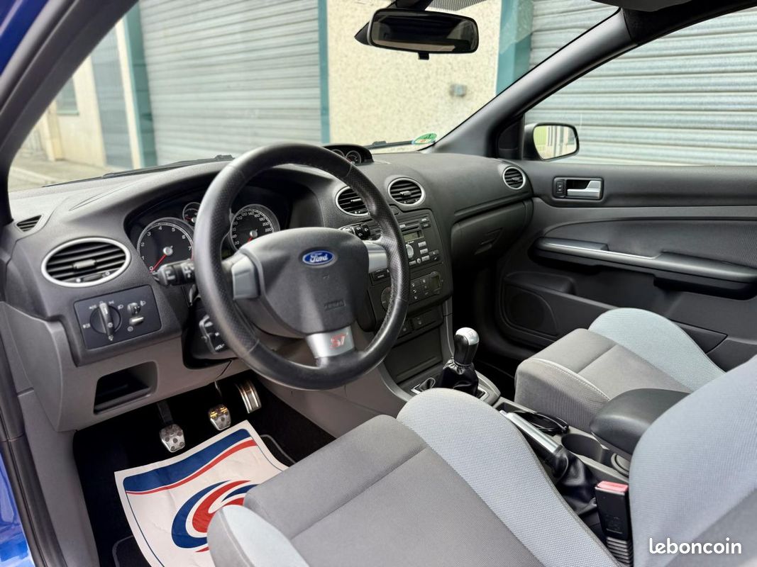 FORD FOCUS ST 2.5 225Ch MK2- Toit ouvrant - xénons - Première main (image 15)
