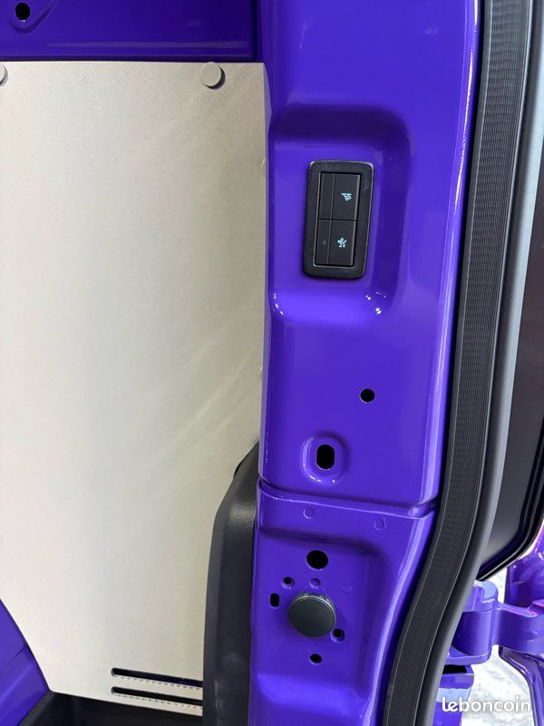 Ford Transit Custom MS-RT L2H1 - PHEV 233 ch – Turini purple SVO – Attelage Électrique – Dash Cam – Phares DSS – Double Porte Latérale – Neuf 70 km (image 10)