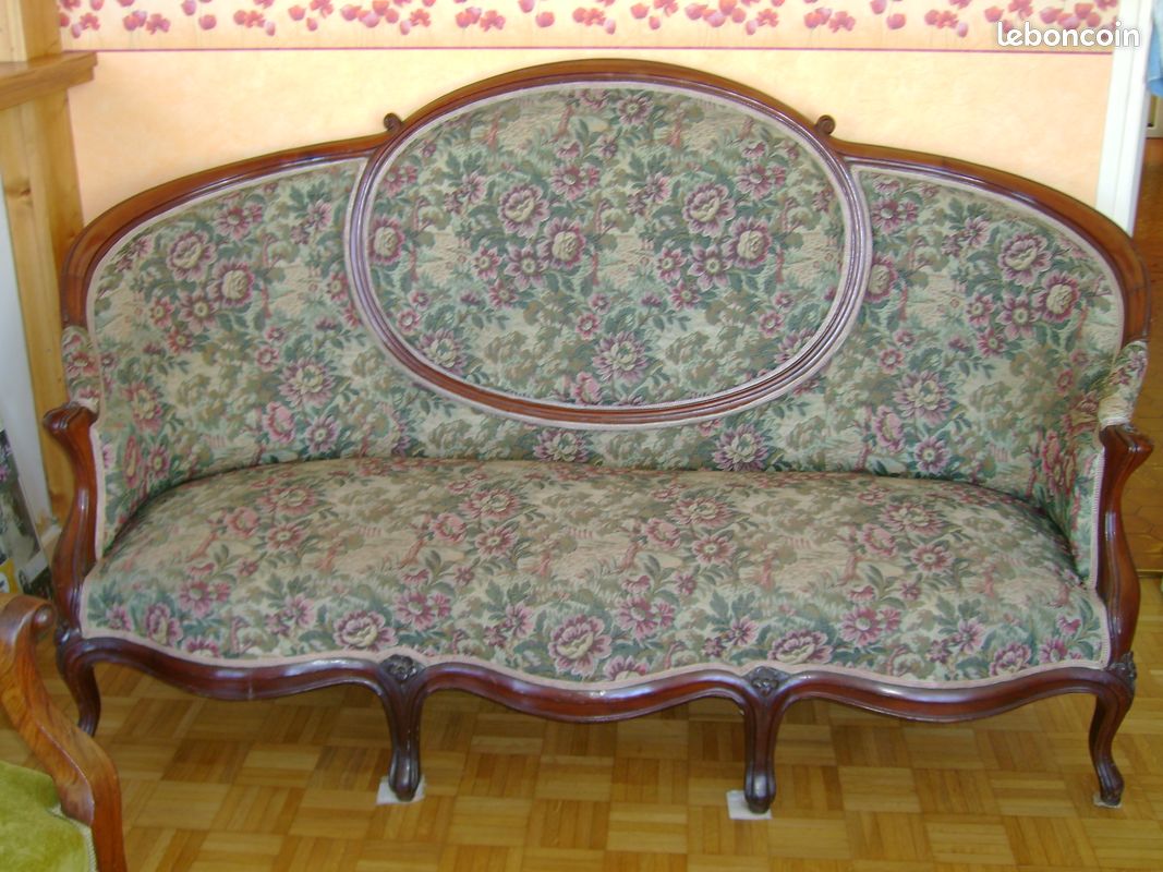 Vente ensemble canapé , fauteuils , chaises Je vends 1 canapé style Louis onze avec ses 4 fauteuils et 4 chaises (image 5)