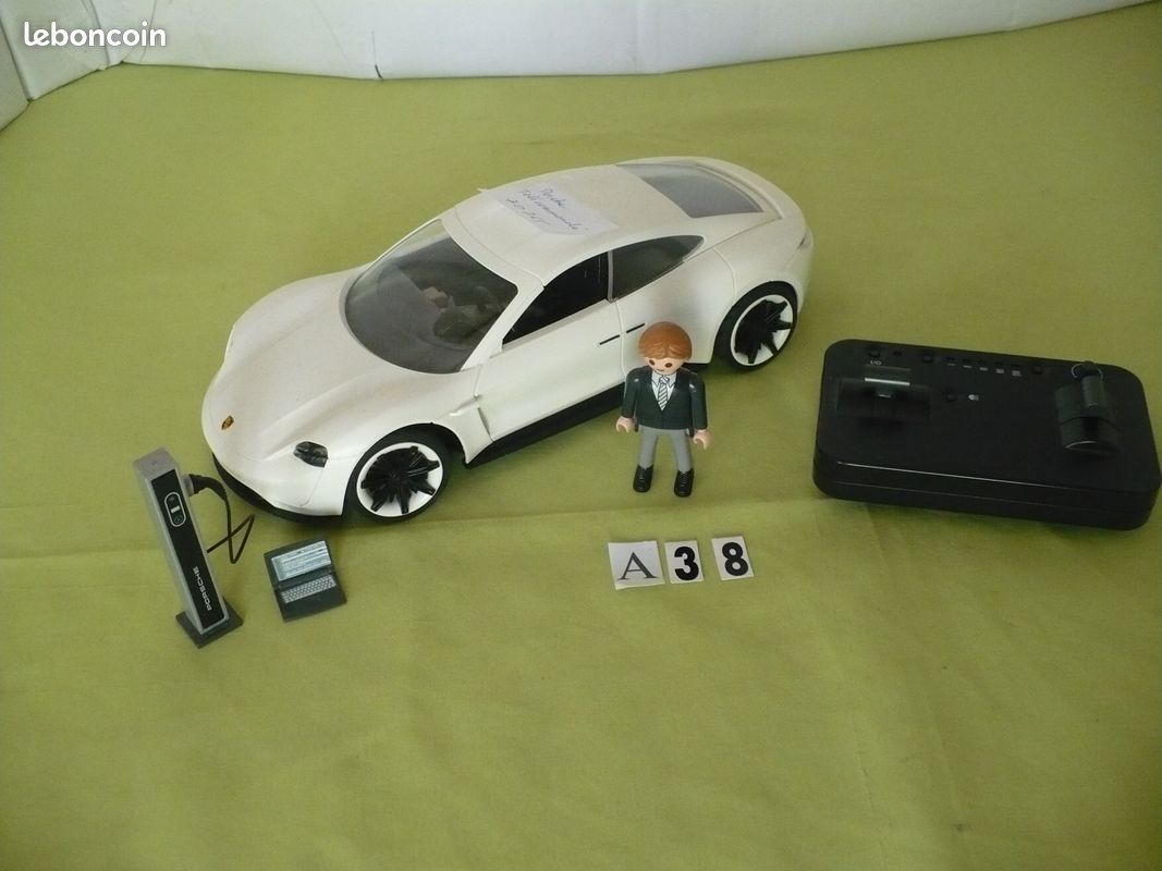 LOT A 38 porche télécommandé Playmobil REF 70765 (image 1)