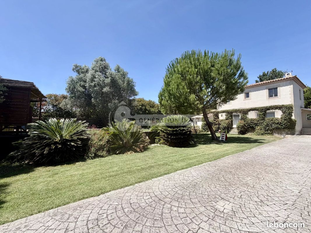 Maison 10 pièces 160 m² · à Fourques · 160 m² · 399 000 €