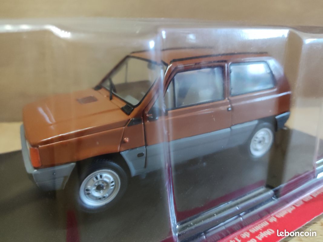 b HACHETTE 1/24 FIAT PANDA I 1980 MARRON IN BLISTER BOX