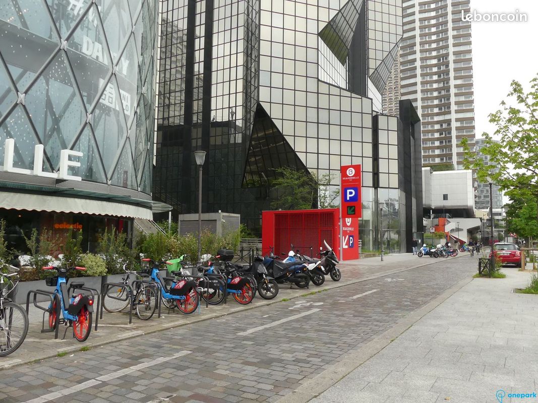 Parking 12 m² · à Paris · 12 m² · 146 €/mois