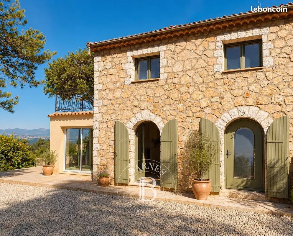 Maison 6 pièces 227 m² · à Antibes · 227 m² · 2 300 000 €