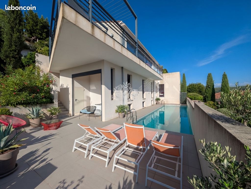 Maison 5 pièces 208 m² · à Le Beausset · 208 m² · 1 055 000 €