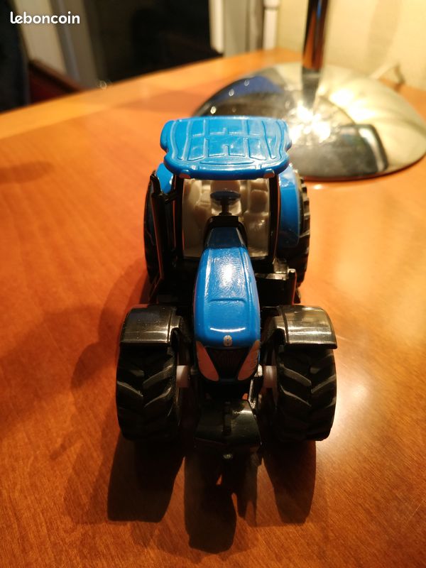Miniatures agricoles tracteur New Holland T7070 Siku 1/50 (image 2)
