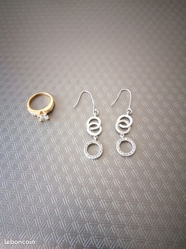 LOT DE 2 BIJOUX : bague et boucles d'oreille (image 1)