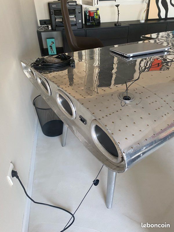 Vends table / bureau aile d'avion - réplique DC9 sur Gens de Confiance