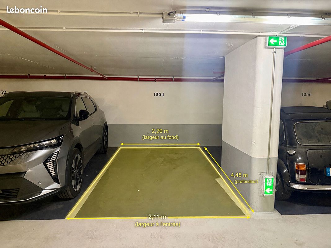Parking/box PARIS · 150 €/mois