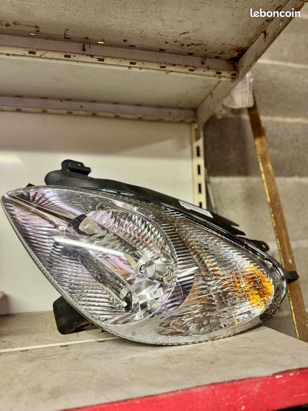 Phare (optique) avant gauche Citroën Xsara Picasso 6204W0 (image 1)