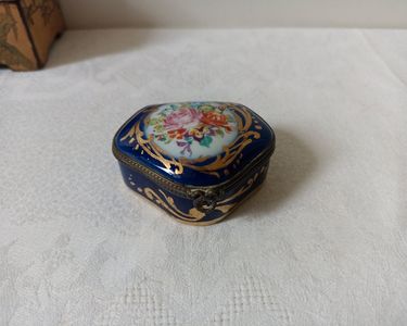 Boîte à Pilules Ancienne Porcelaine De Sèvres - Peinte à La Main - Collection