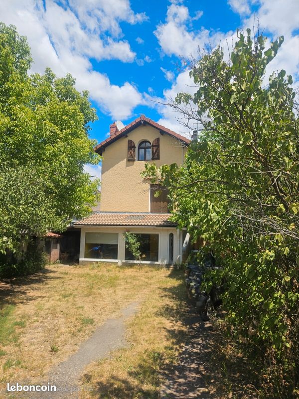 Maison 6 pièces 160 m² · à Andrézieux-Bouthéon · 160 m² · 235 000 €