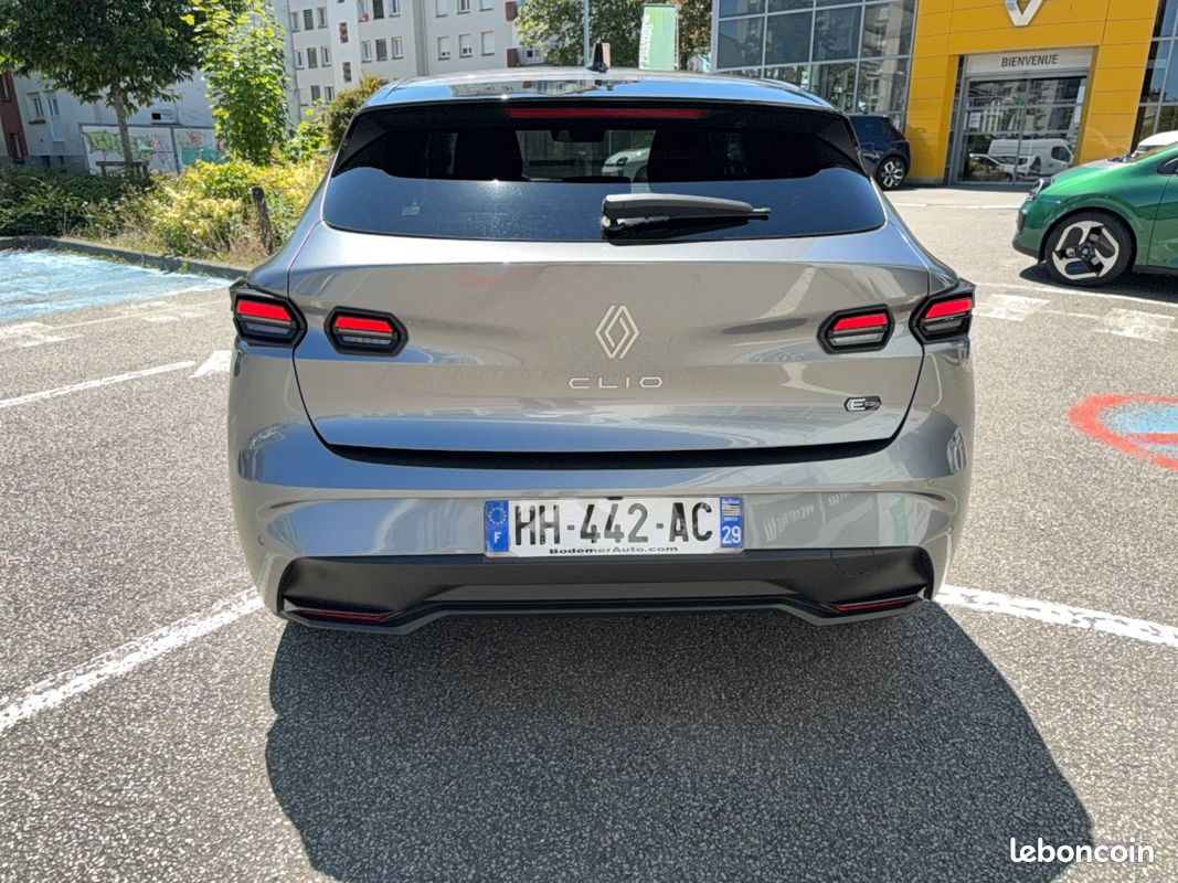 RENAULT Clio E-Tech full hybrid 160 ch Techno (image 4)