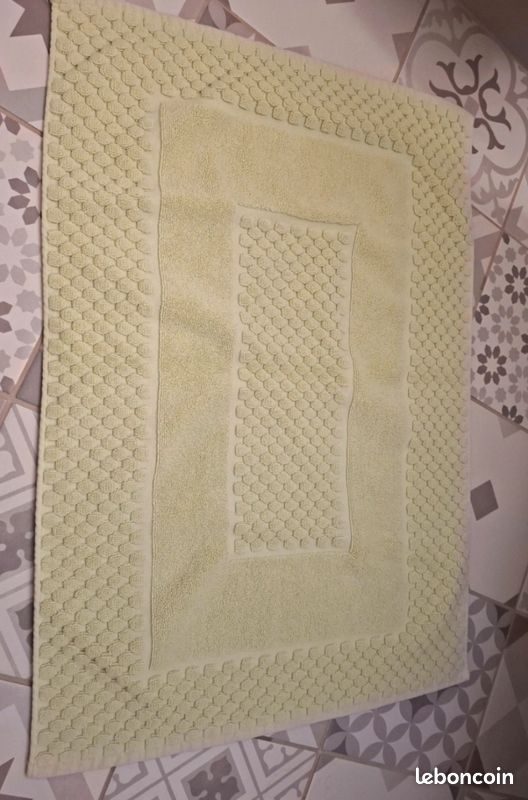 Tapis de bain vert anis (image 1)