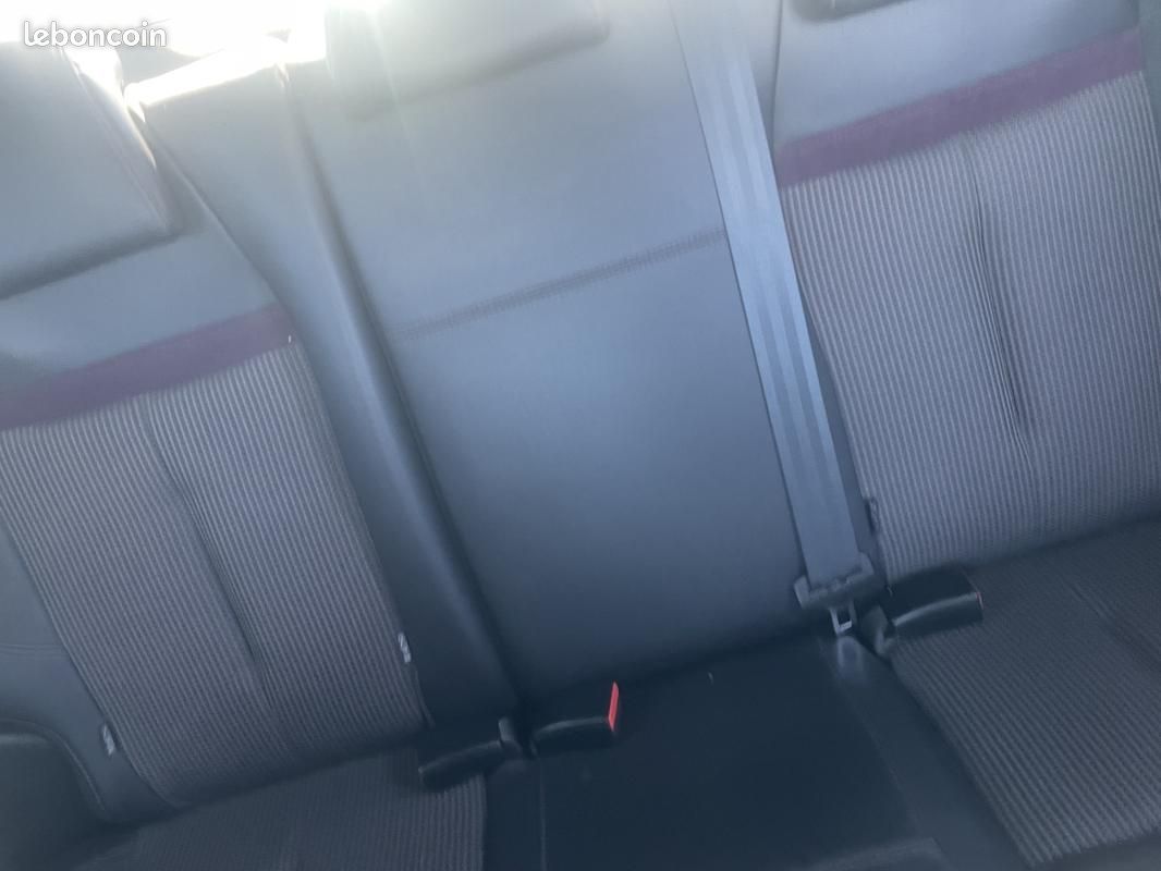 Peugeot 208 SERIE LIMITEE XY (image 6)