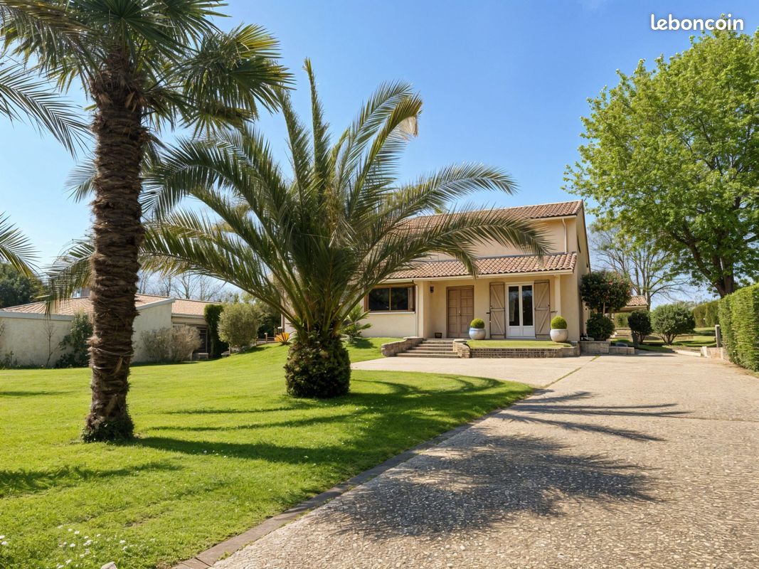 Maison 5 pièces 223 m² · à Ambarès-Et-Lagrave · 223 m² · 579 000 €