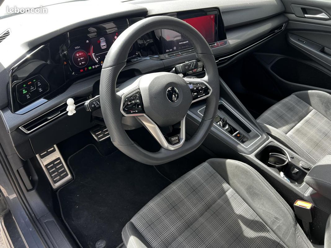 VOLKSWAGEN GOLF 2.0 TDI 200 SCR GTD DSG BVA- TOIT OUVRANT PANORAMIQUE / SUIVI 100% VW / GARANTIE 12 mois (image 8)