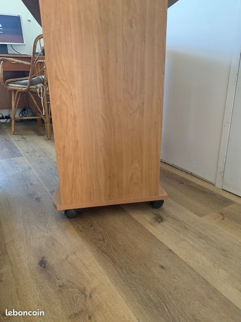 Bureau (image 2)