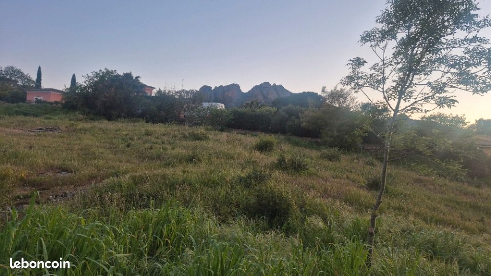 Terrain 604 m² Roquebrune Sur Argens · à Roquebrune-sur-Argens · 190 000 €