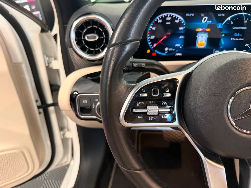 Mercedes-Benz CLASSE A Classe A 180 d 7G-DCT / APPLE CARPLAY / RÉGULATEUR / CAMÉRA / FAIBLE KM (image 19)