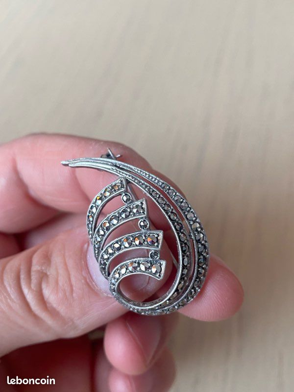 Broche Ancienne Art Déco 1920-30 - Argent, Verre Violet Et Marcassites