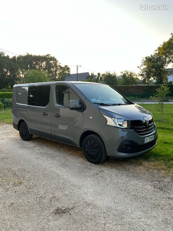 Vends Renault trafic 3 5 places 2016 (image 2)