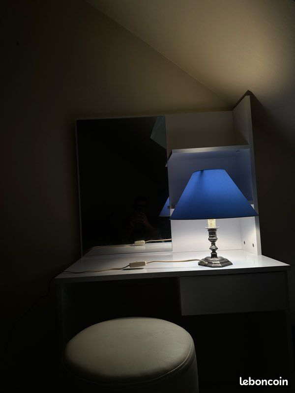 Coiffeuse blanche avec miroir, rangement et tabouret – Très bon état (image 1)
