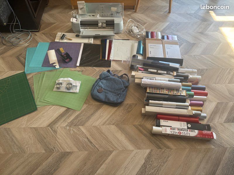 Lot CRICUT MAKER 3 si achat du lot, je vous offre la Mini presse ainsi que son tapis (image 1)