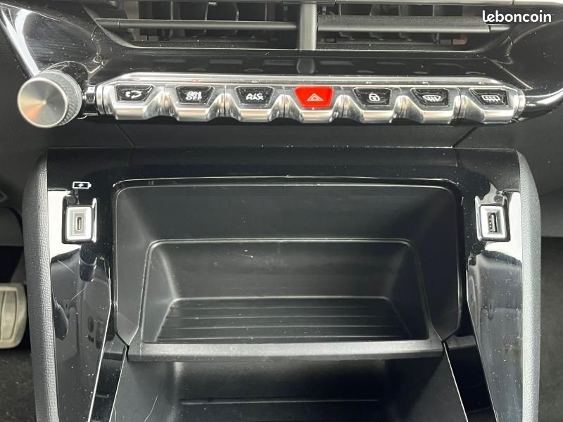 Peugeot 2008 e-2008 136ch Style (image 21)