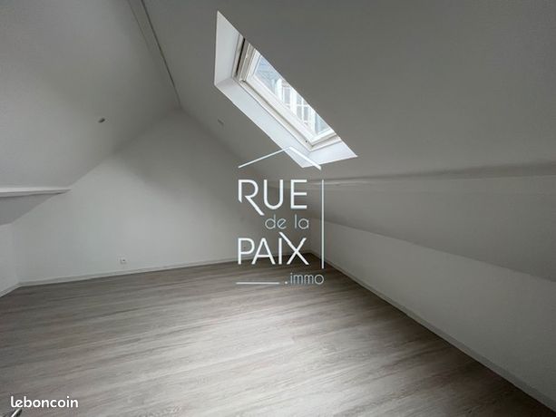 https://img.leboncoin.fr/api/v1/lbcpb1/images/57/76/df/5776df0acc81404c61064120879ded5fa4b4e453.jpg?rule=ad-image