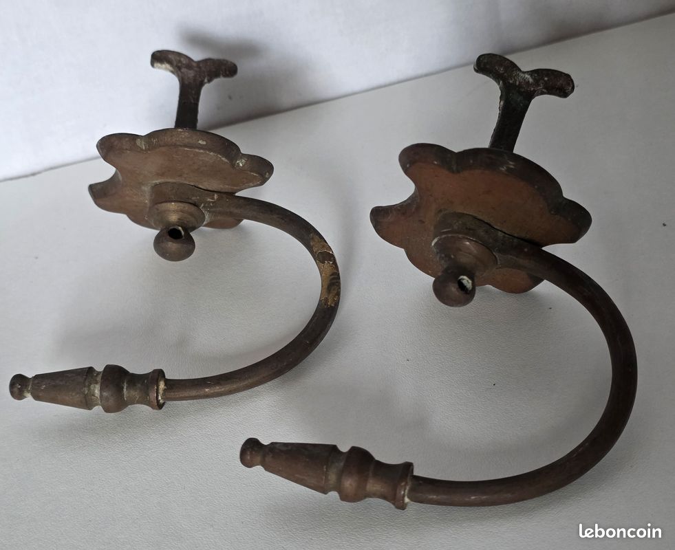 Ancienne paire d'embrases en bronze pour rideaux 19ème siècle Ancienne paire d'embrases en bronze pour rideaux 19ème siècle