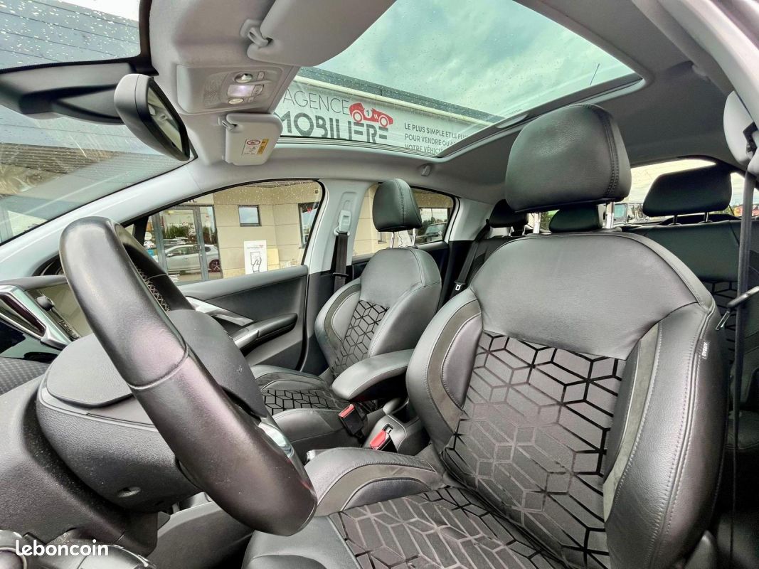Peugeot 208 1.2 puretech 110ch feline 5cv 5p (image 10)