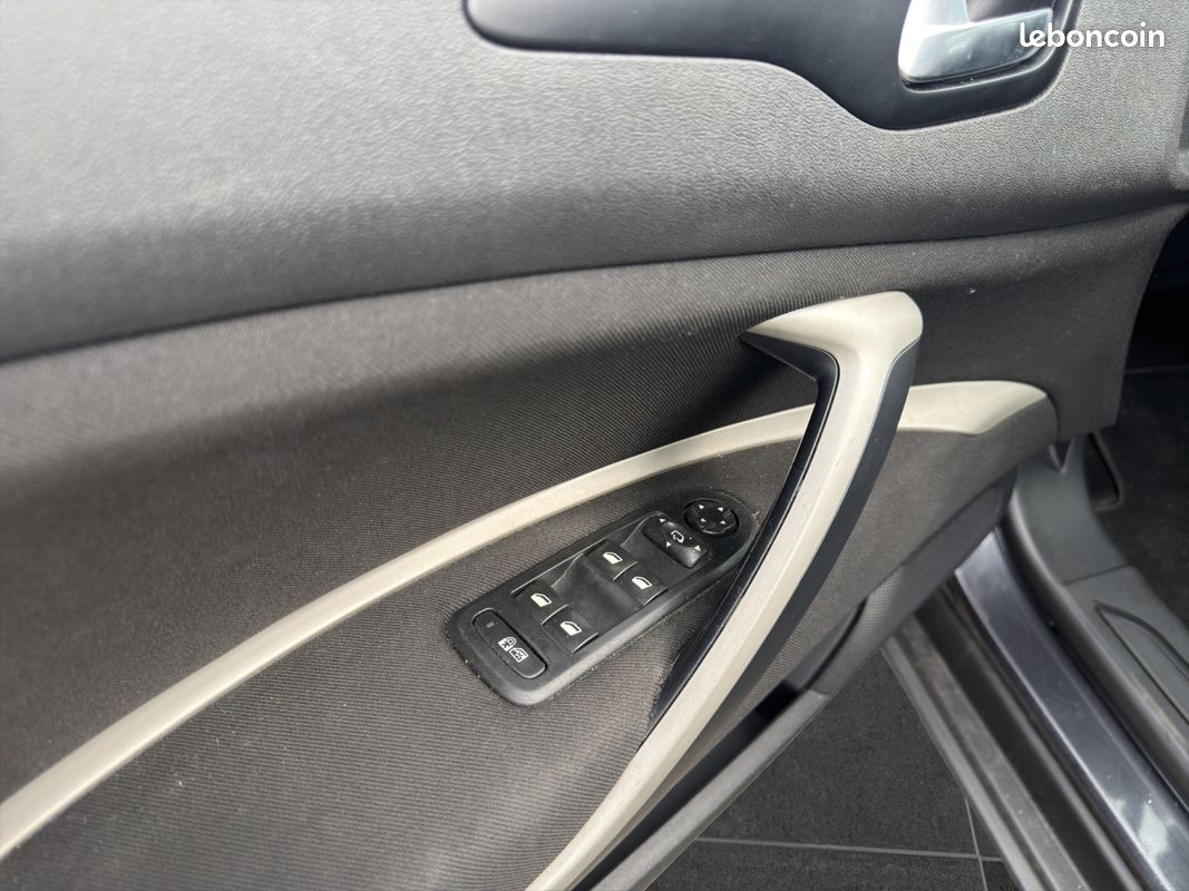 CITROEN C5 C5 HDi 160 Exclusive A (image 17)