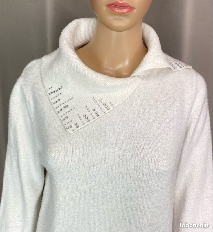 Pull manches longues en maille douce, col côtelé retombant à strass et coupe droite (image 2)