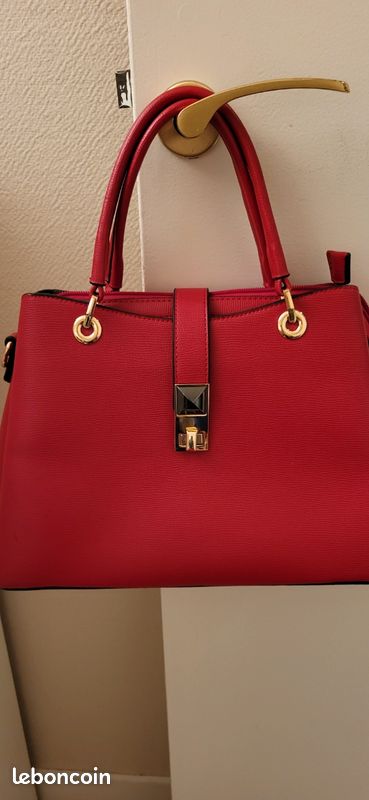 Sac à Main Rouge Femme Neuf Avec étiquettes - Porté épaule - Polyuréthane - Doré