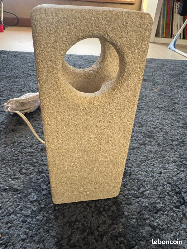 Lampe brutaliste en pierre reconstituée – attribuée à Albert Tormos (années 70) (image 2)