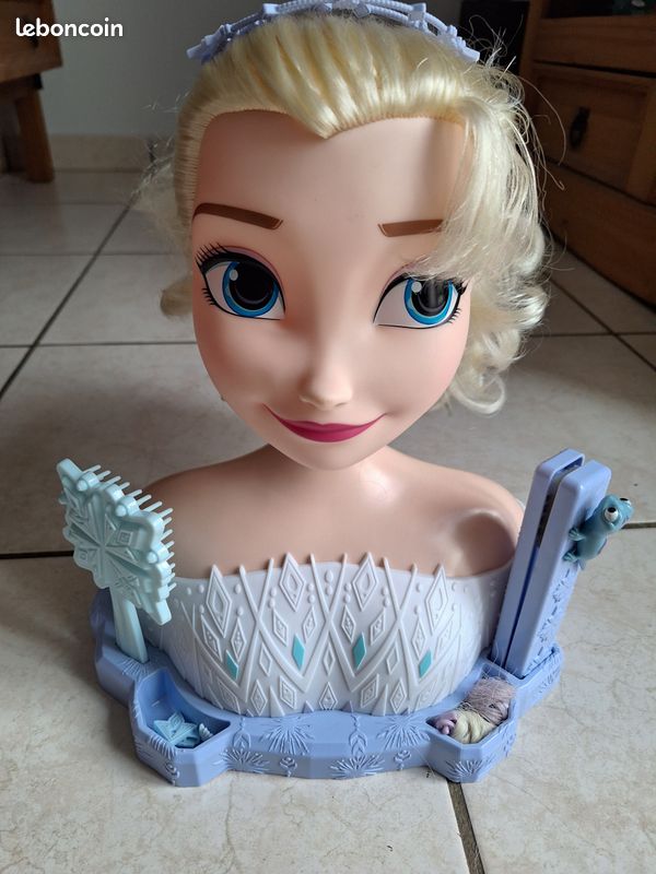 Disney La Reine des Neiges 2 - Tête à Coiffer Deluxe - Elsa pas cher Disney La Reine des Neiges 2 - Tête à Coiffer Deluxe - Elsa pas cher