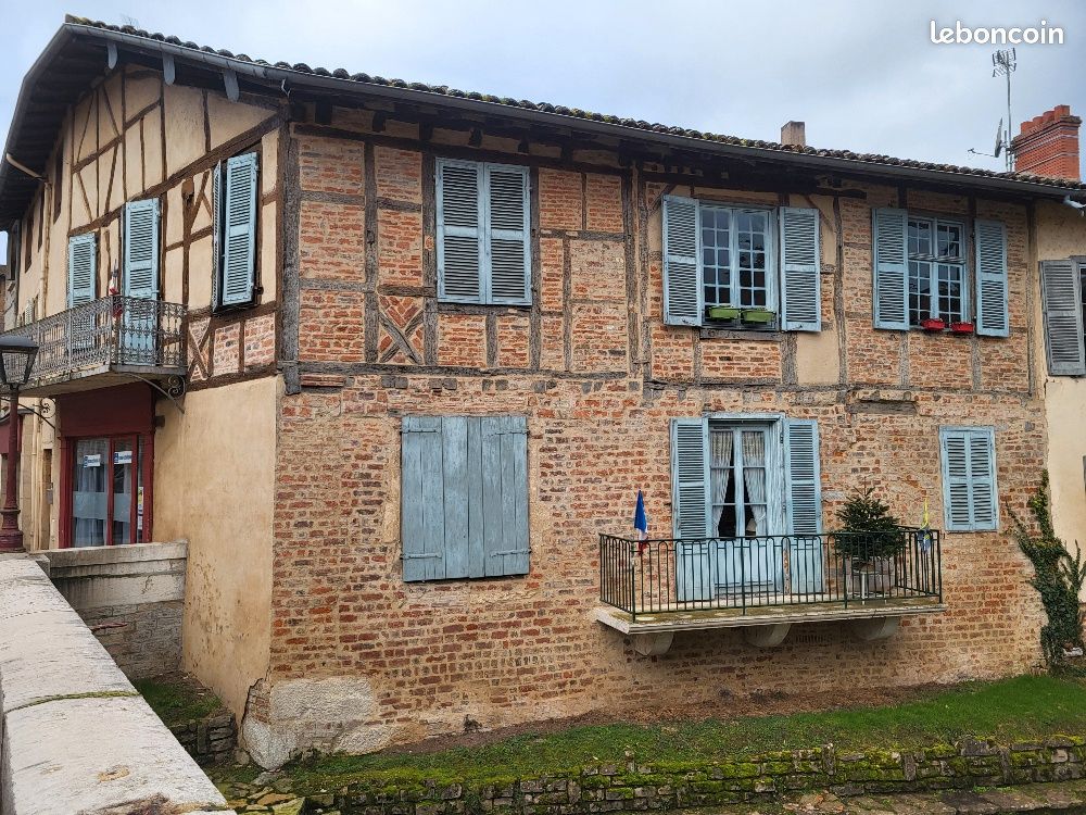 Local commercial 16 pièces 299 m² · à Châtillon-sur-Chalaronne · 299 m² · 589 000 €