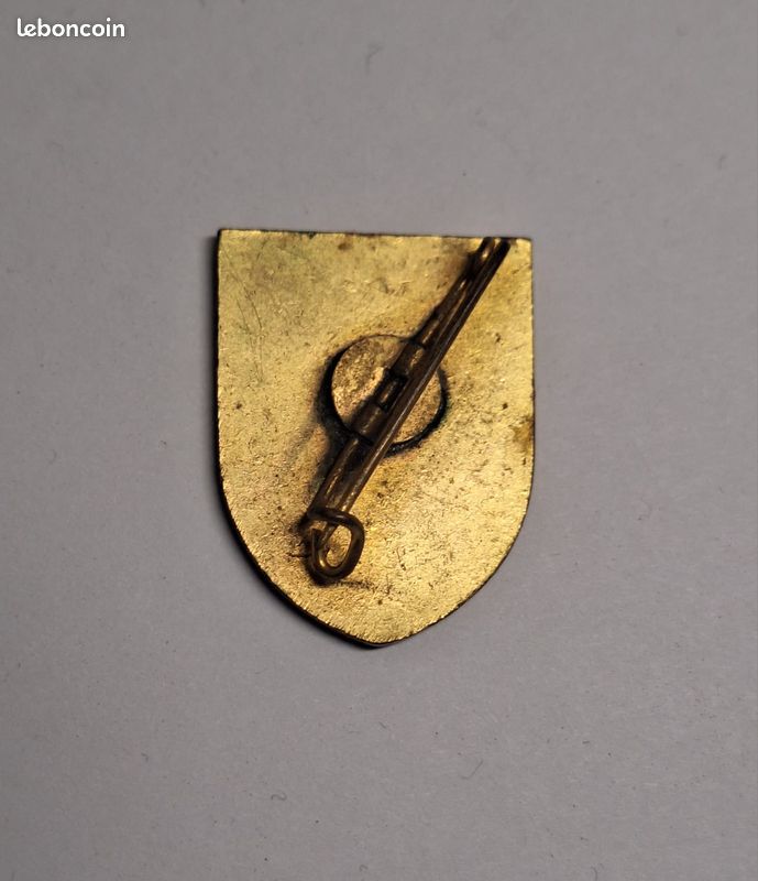 Pin's Email Biarritz - Insigne Blason - Occasion - Tourisme Villes