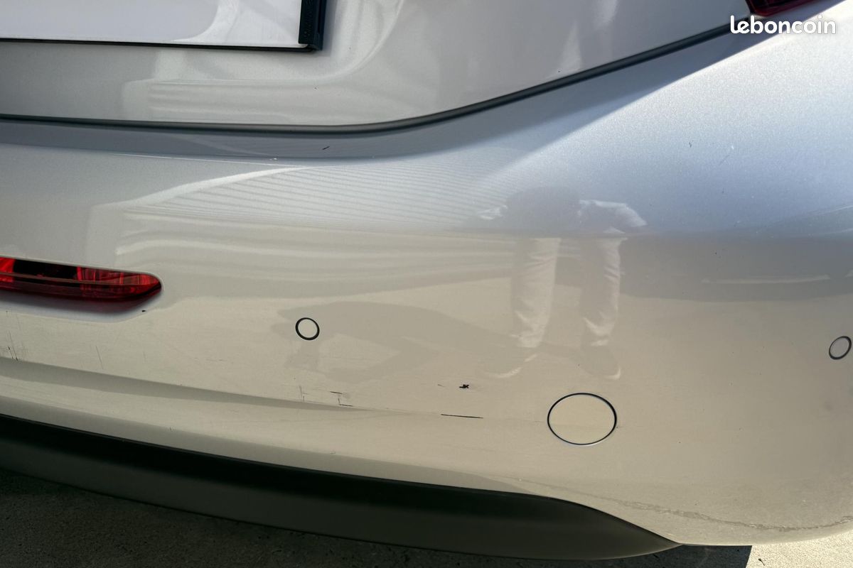 PEUGEOT 208 1.2i - 82 Allure (image 13)
