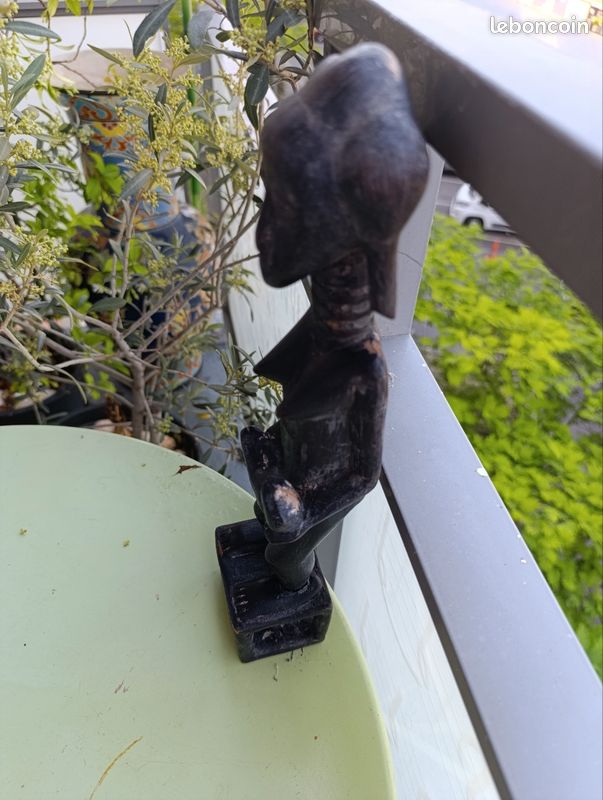 Statue africaine avec son bébé, bois brut (image 4)
