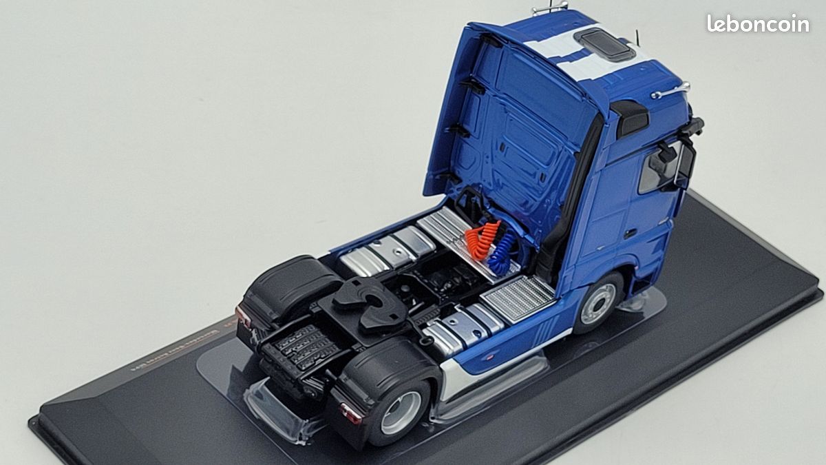Modèle réduit Mercedes Actros Mp4 Bleu 1/43 | Ixo