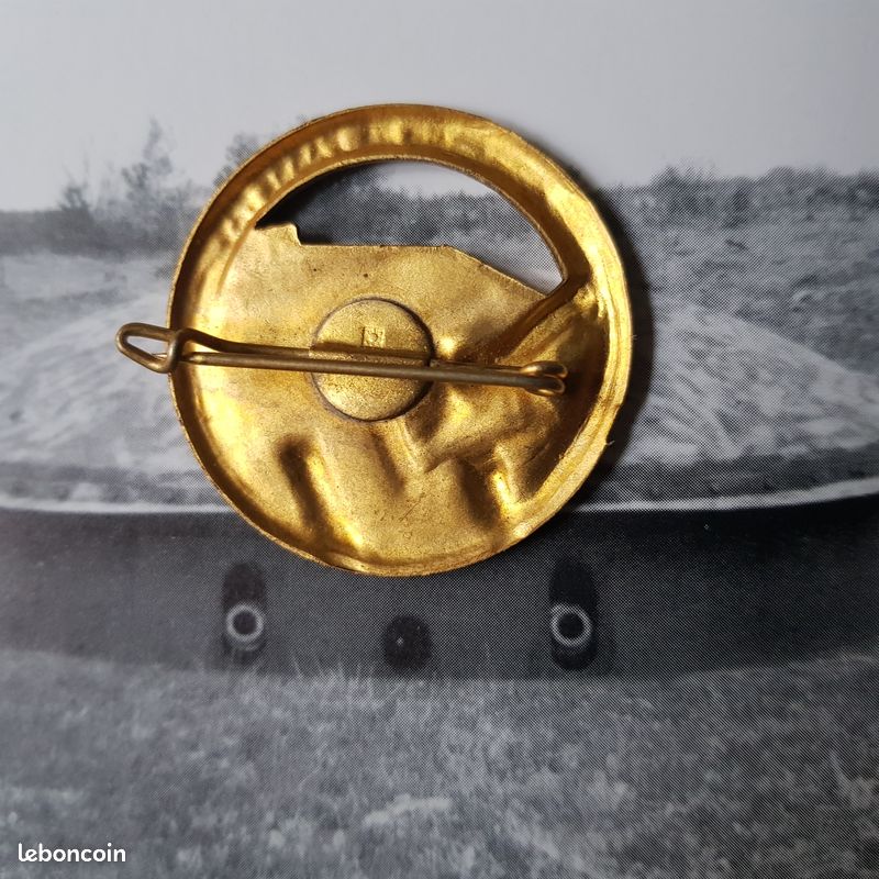 Insigne couleur dorée de la ligne Maginot avec poinçon (image 4)