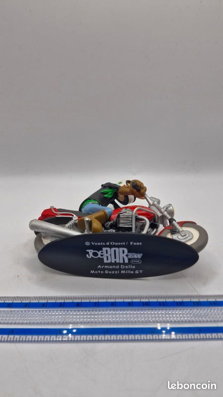 Figurine Joe Bar Team – Armand Et Sa Moto Guzzi Mille GT – Résine 1/18 – Vents D'Ouest