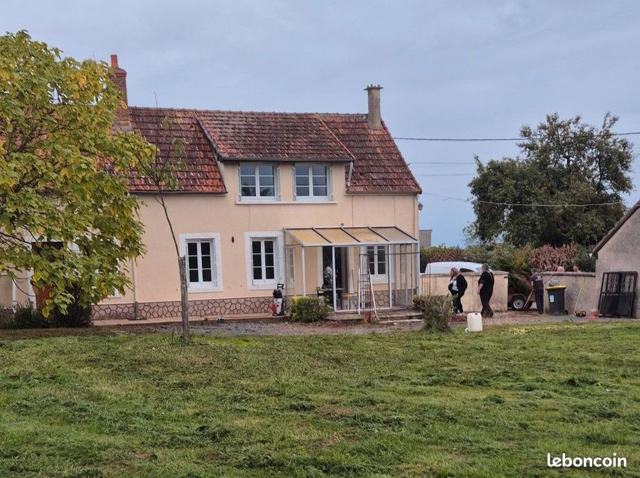 Maison 4 pièces 100 m² · à Saint-Pierre-les-Étieux · 100 m² · 660 €/mois