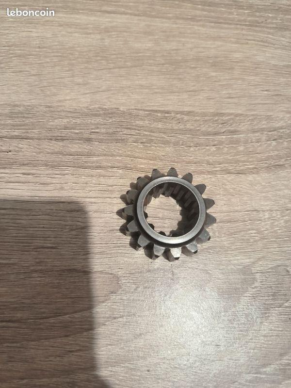 pignon de 3ème SECONDAIRE 23 dents pour HONDA 250 CR 1984 réf 23451-KA4 pignon de 3ème SECONDAIRE 23 dents pour HONDA 250 CR 1984 réf 23451-KA4