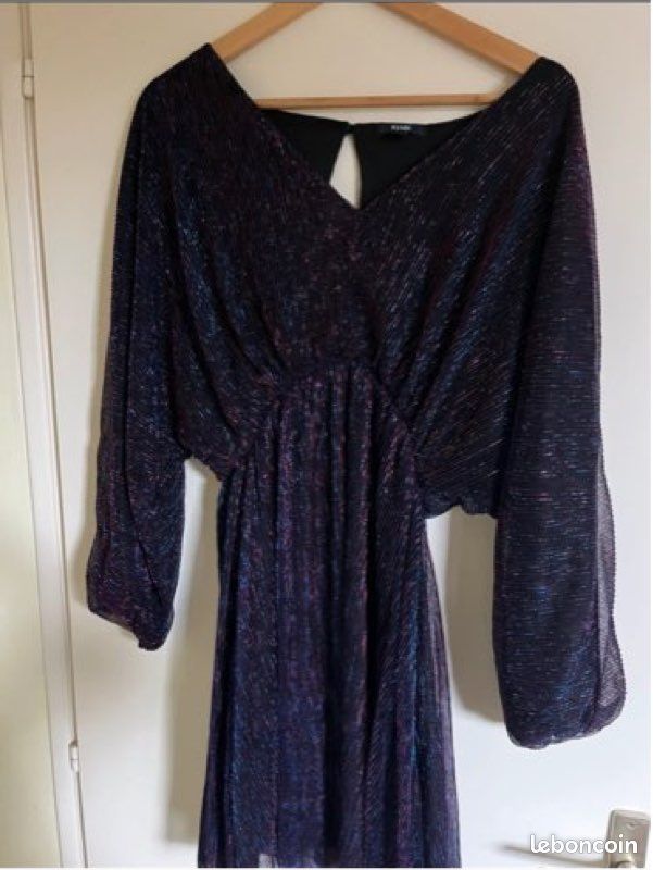 Robe (image 1)
