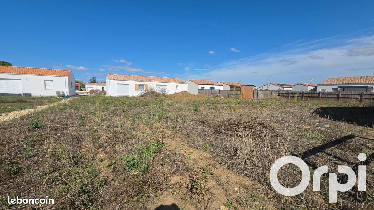 Terrain 496 m² Le Gua · 66 650 €
